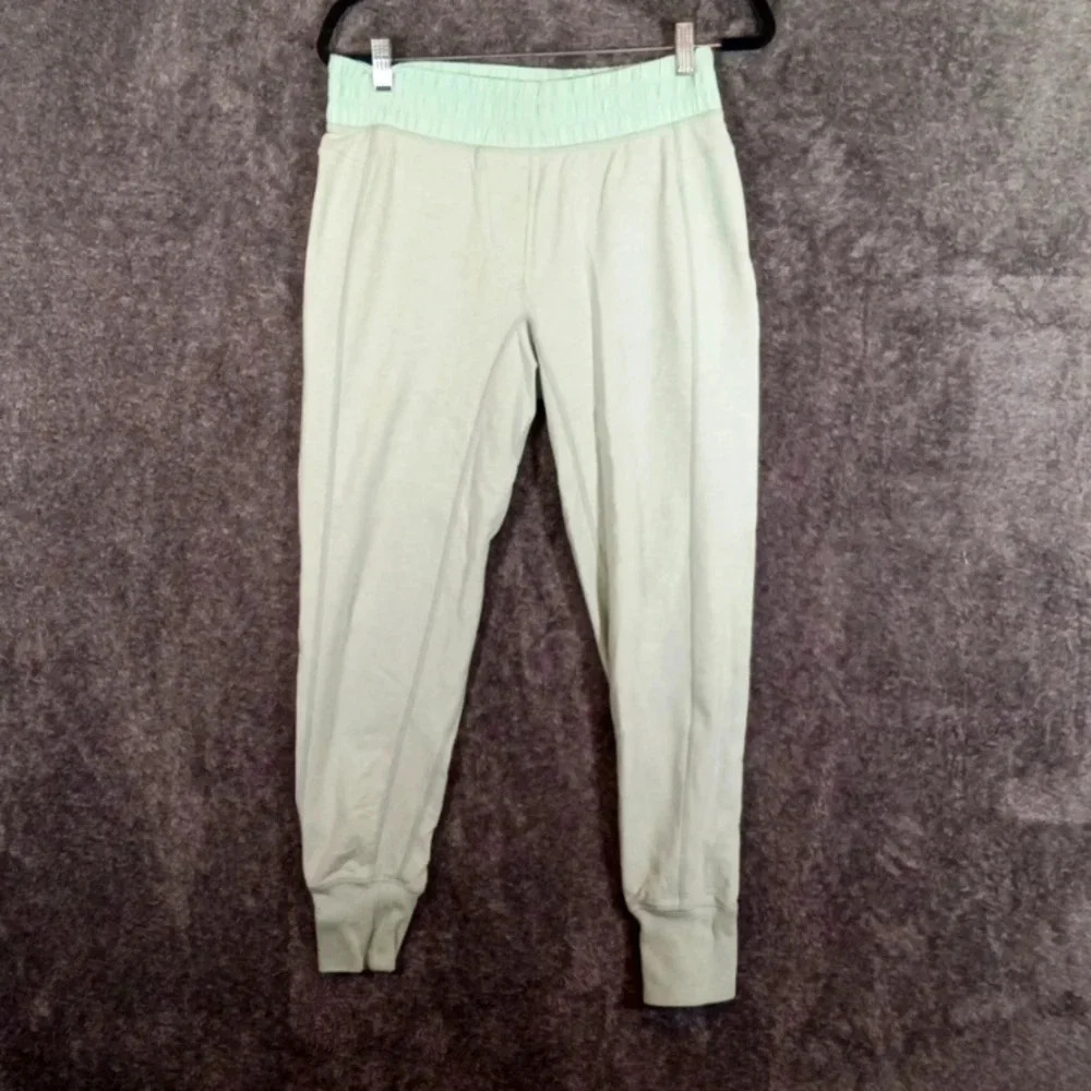 Lululemon Heather mint green joggers RARE size 8 women